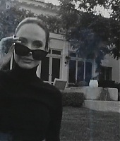 Screencaps-2021-VogueUK-InsideJolieHollywoodGarden-049.jpg