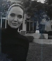 Screencaps-2021-VogueUK-InsideJolieHollywoodGarden-056.jpg