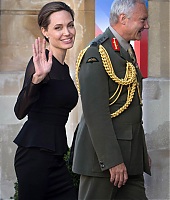 Angelina Jolie 01