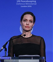 Angelina Jolie 04
